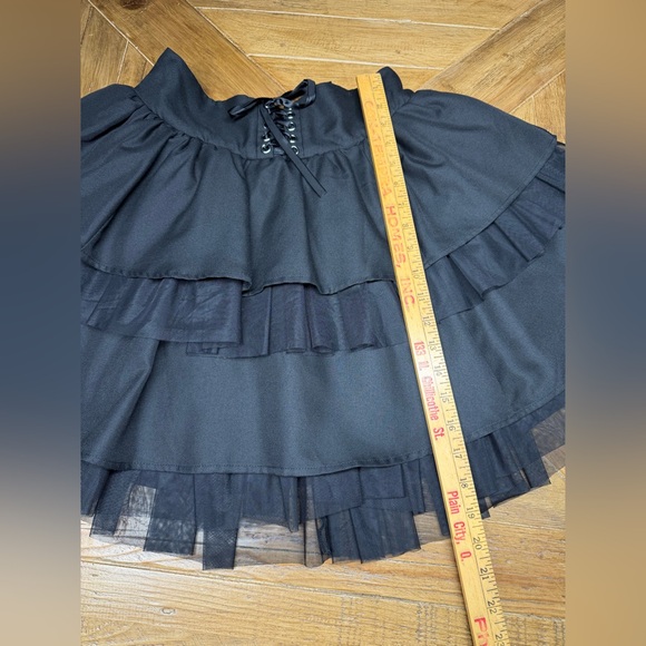 Hot Topic Black Tiered Tutu Skirt - so cute with lace up accent - size small - Picture 5 of 9